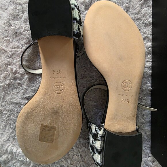Never Worn CHANEL Tweed T-Strap Sandals Size 37.5 - Picture 4 of 5